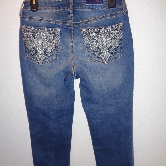 Apt. 9 Capri Embellished Jeans Size 6 NWT Mid-Rise - Picture 1 of 8